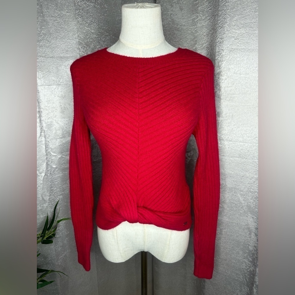 Hollister Women’s Crew Neck Ribbed Twisted Front Sweater in Red Sz S